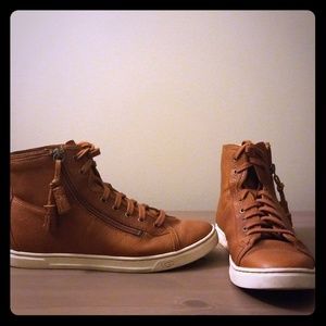 UGG Blaney high top zip sneakers, sz 8.5